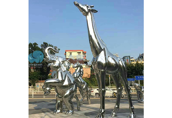 在制作河南不銹鋼雕塑時為什么要反復敲打(圖1) 在制作河南不銹鋼雕塑時為什么要反復敲打