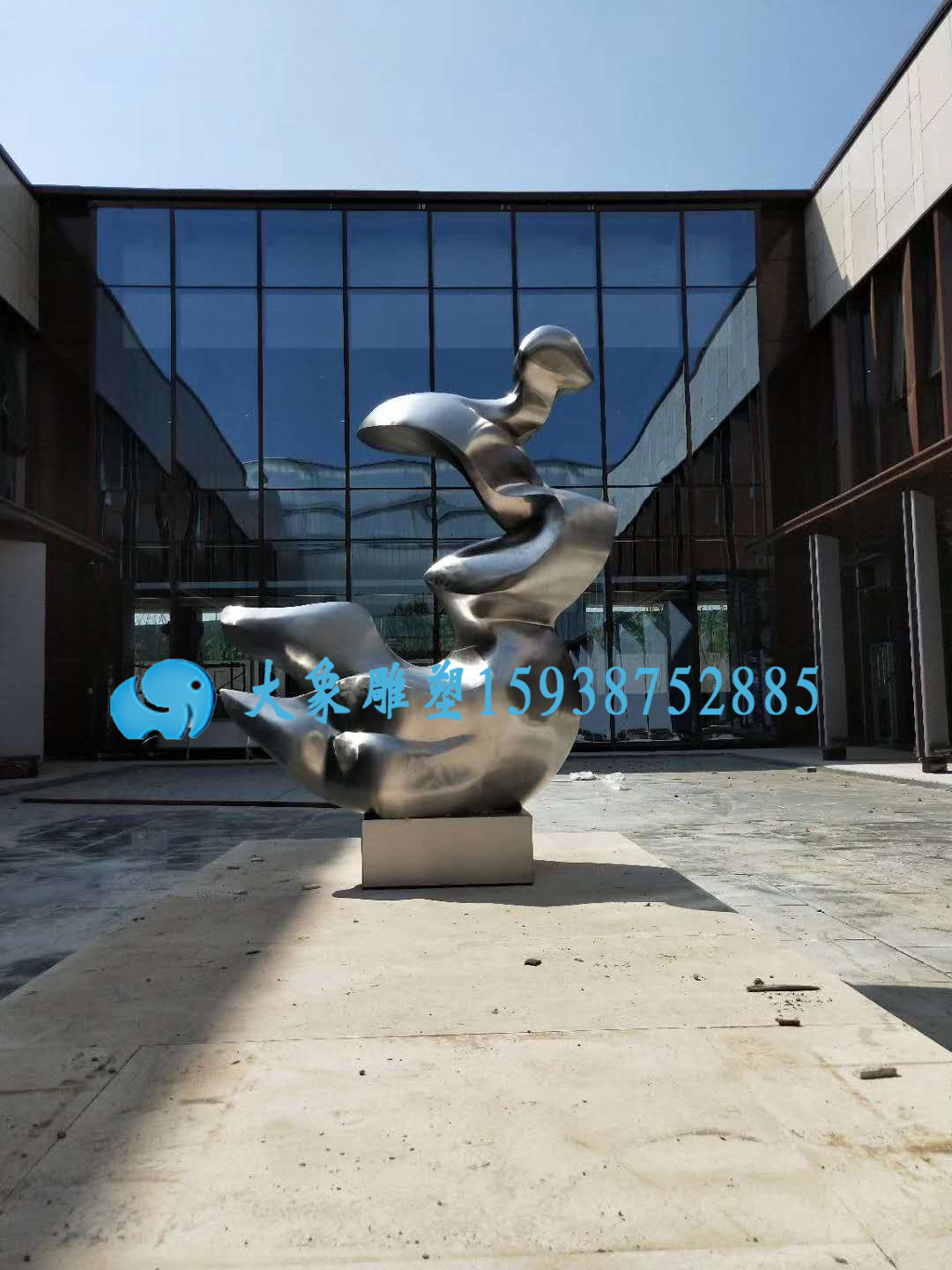 河南不銹鋼雕塑為什么會被越來越多的人選擇?(圖3) 河南不銹鋼雕塑為什么會被越來越多的人選擇?(圖3)